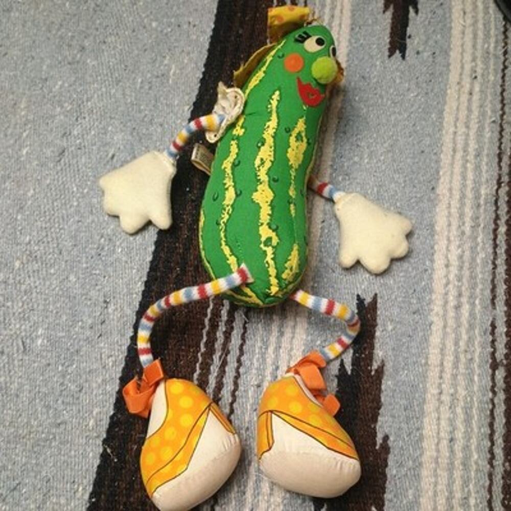 1983 Amtoy Mrs. Fickle Pickle Cucumber American Greetings Plush 13" Bow Gloves